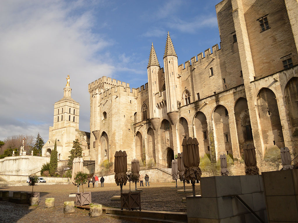 Avignon - Provence Day Tour in Alpilles
